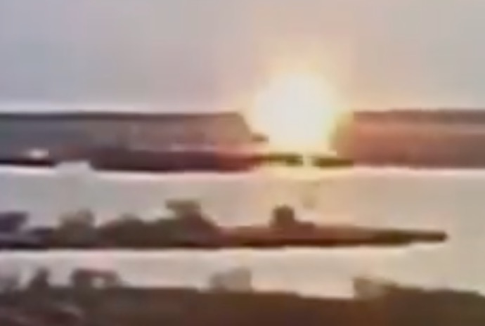 Vídeo mostra navio de Bangladesh sendo atingido por míssil na Ucrânia 