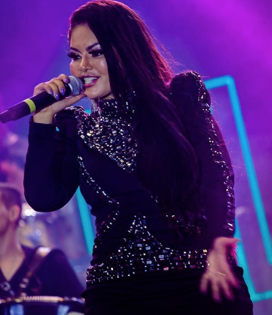 Empresário diz que pai de Paulinha Abelha sofre sem saber da morte da filha