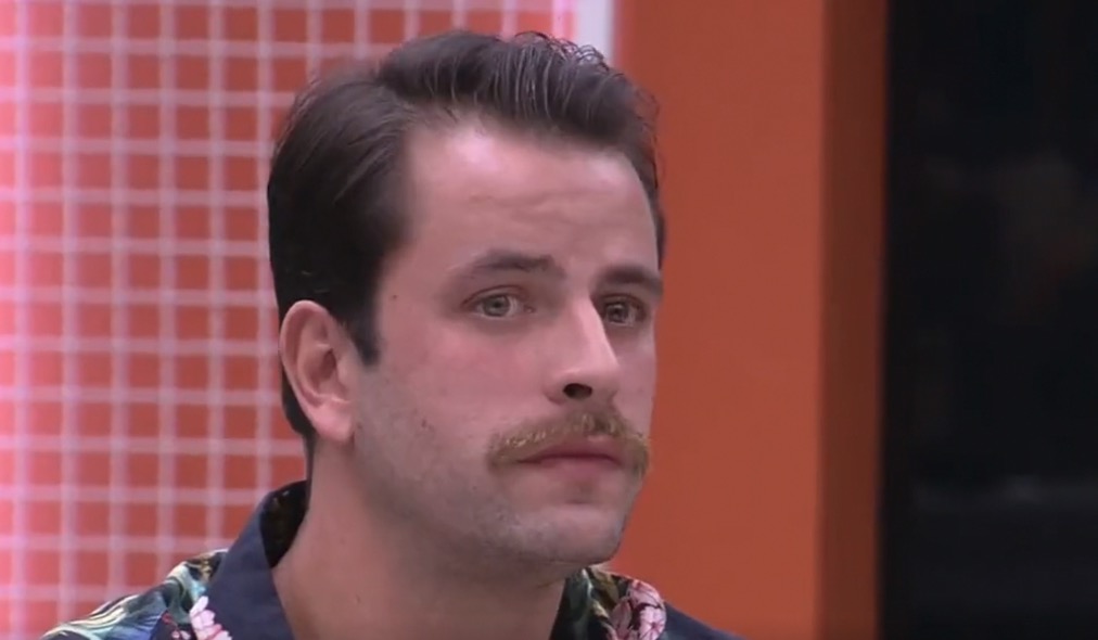 Gustavo rejeita abraço de Laís e diz que não pisa mais no quarto Lollipop