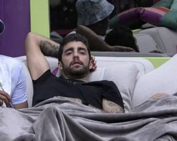 Pedro Scooby demonstra desinteresse no BBB22 e irrita internautas: 'Fora!'