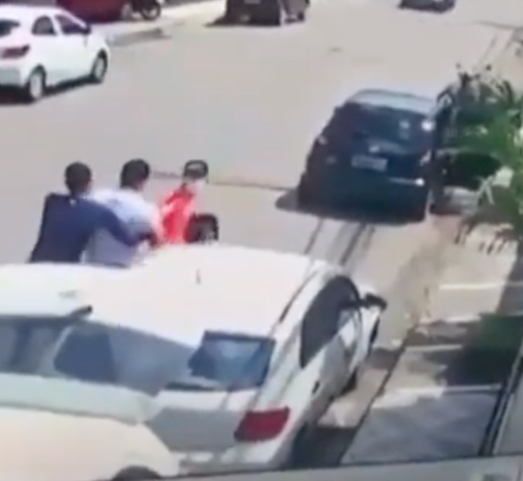 Câmera registra sequestro de sobrinho de empresário na Compensa; Vídeo 