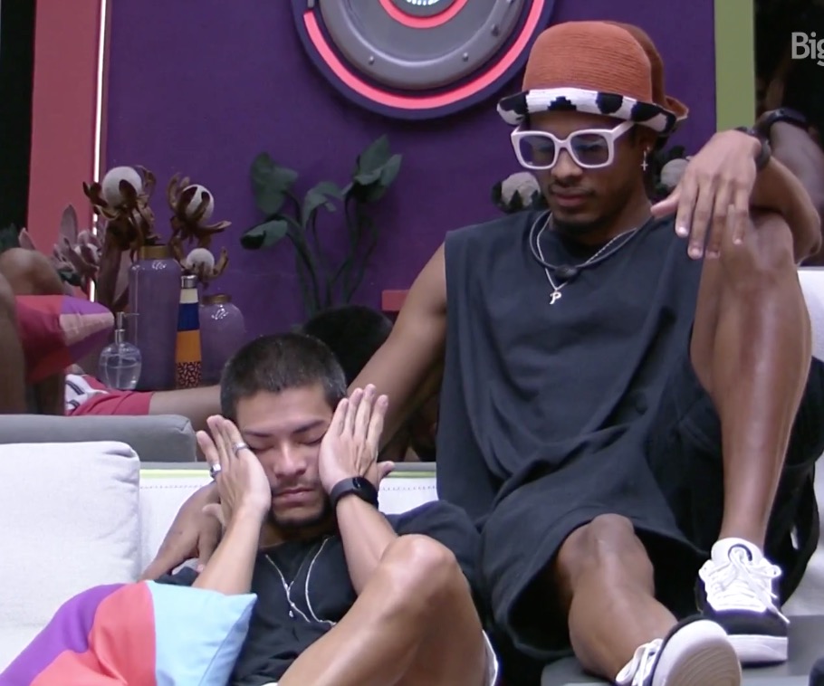 Arthur Aguiar chora e desabafa após ataques no jogo da Discórdia: 'cansado'