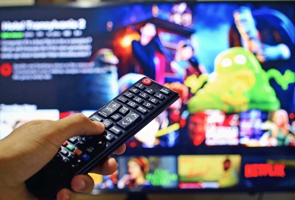 Netflix vai passar a cobrar taxa para usuários que compartilham conta 