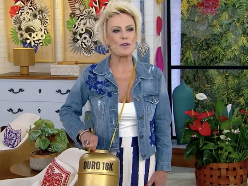 Ana Maria Braga usa botija de gás como bolsa em protesto na Globo
