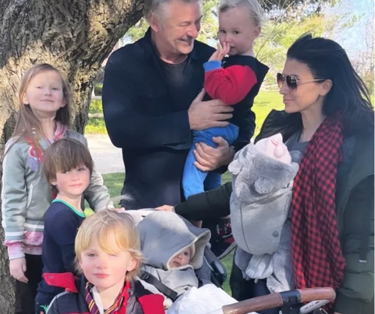 Alec Baldwin e mulher anunciam que esperam sétimo filho