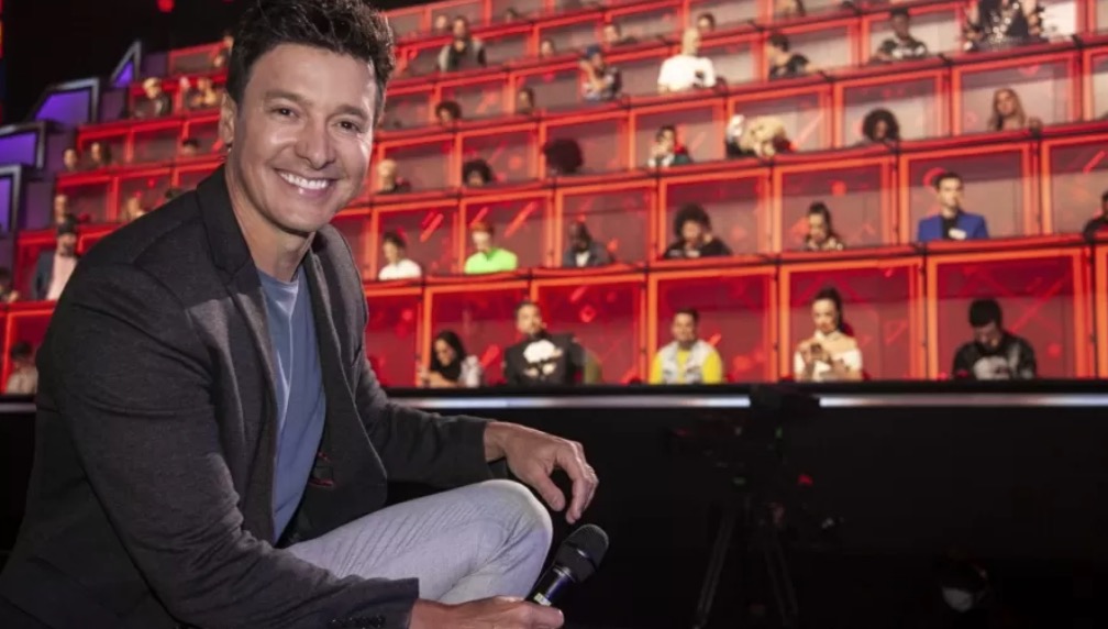 Jurados do ‘Canta Comigo’ que se recusaram a tomar vacina são dispensados