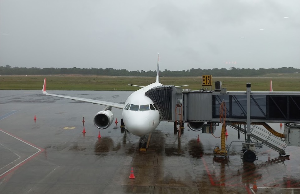 Mau tempo faz voos atrasarem e serem cancelados em aeroporto de Manaus