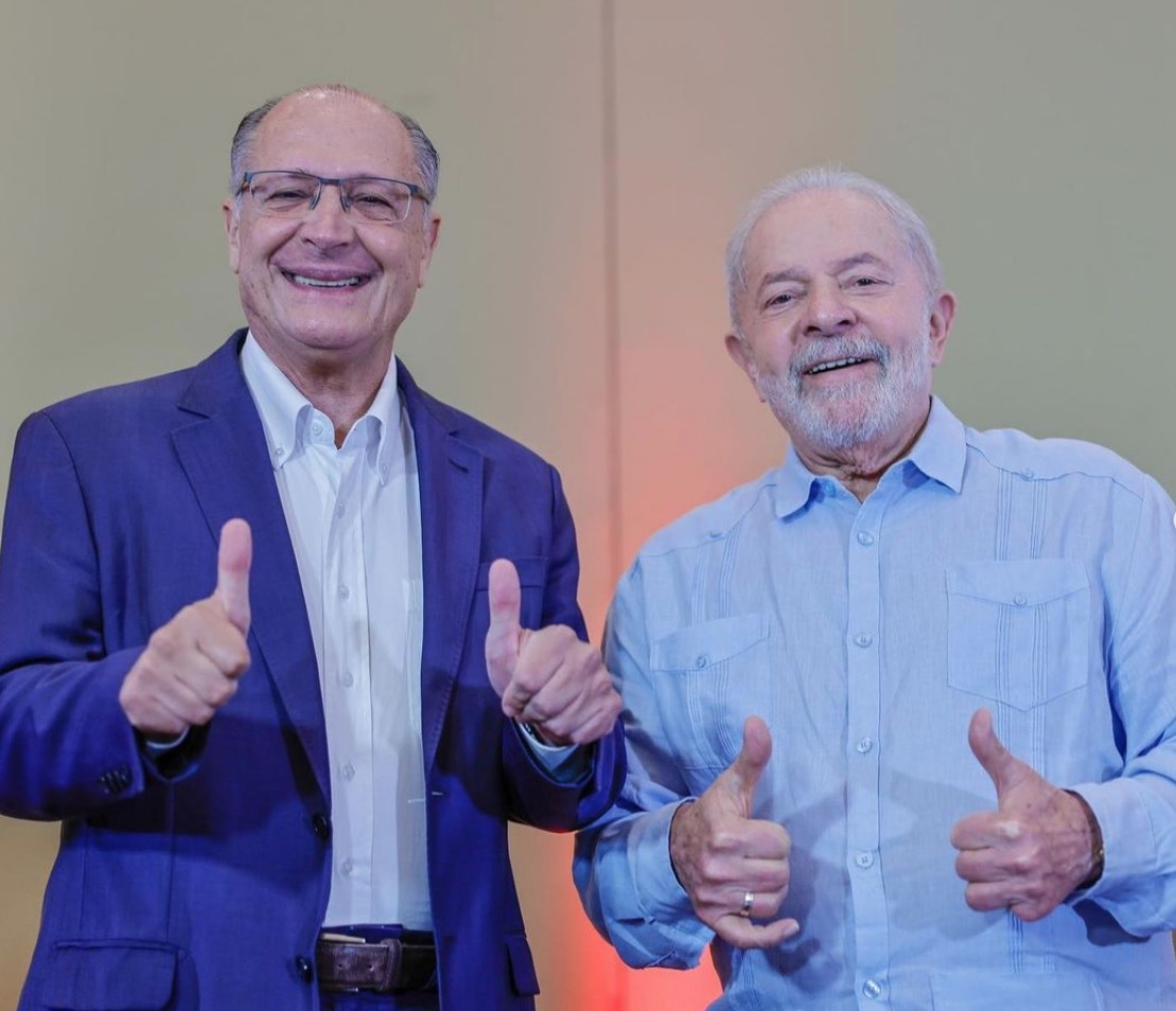 PSB indica Alckmin para vice, e Lula enaltece 'experiência' de ambos para o Brasil