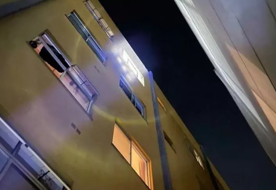 Criança de 5 anos morre ao cair do 4º andar de apartamento 