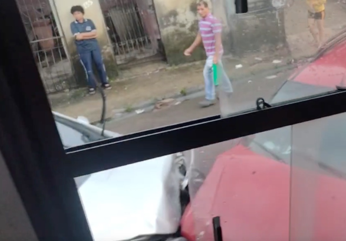 Acidente: Colisão frontal entre carros deixam feridos em Manaus; vídeo