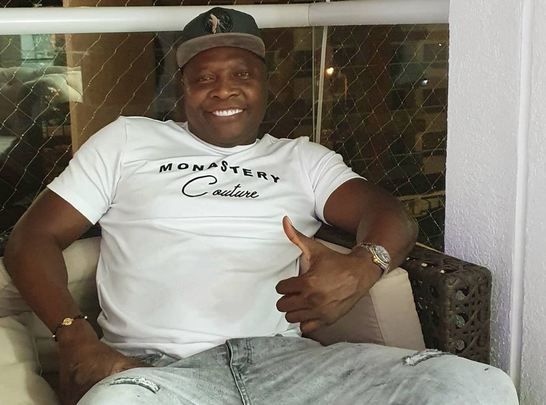 Motorista que dirigia carro com Rincón avançou sinal vermelho e é procurado