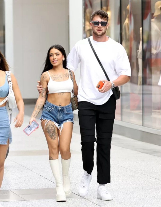 MC Mirella engata affair com youtuber australiano após separação de Dynho