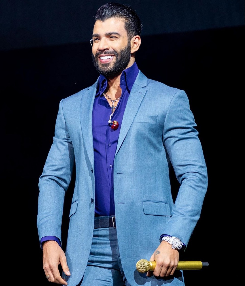 Gusttavo Lima passa por cirurgia e está internado