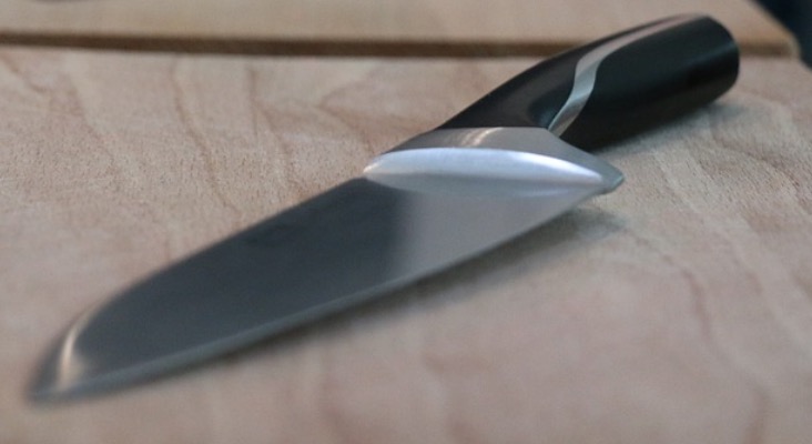 Mãe e filha se esfaqueiam durante briga por comida em BH 