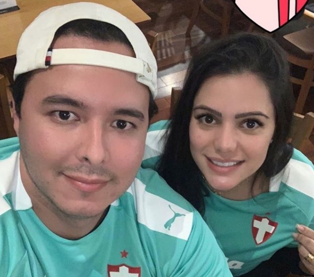 Viúva de Aleksandro desabafa e lamenta saudade do cantor: ‘coração chora’