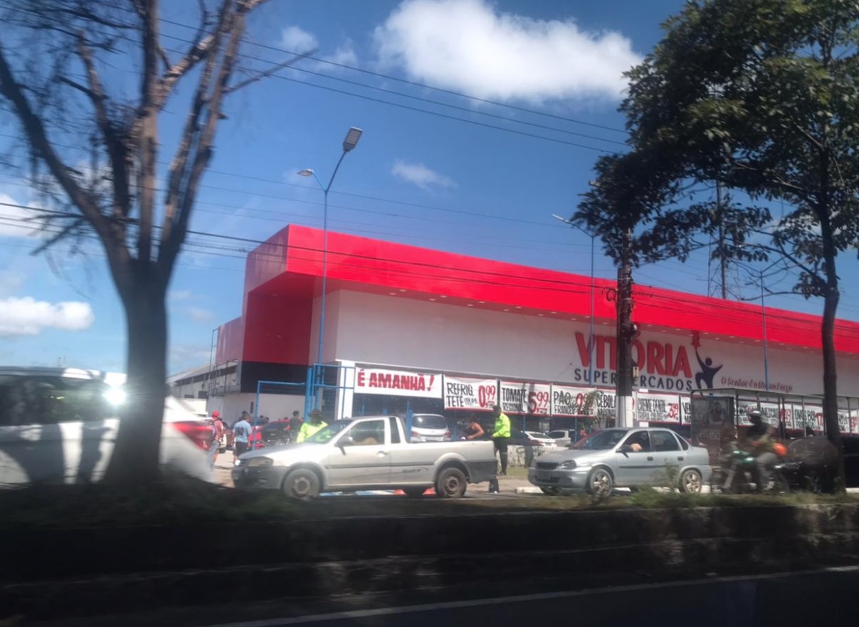 Baratão é no Vitória, rede de supermercado inaugura nova loja em Manaus