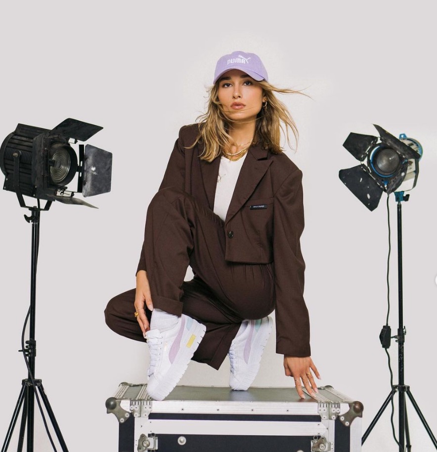 Sasha Meneghel faz primeira campanha internacional e Xuxa se derrete