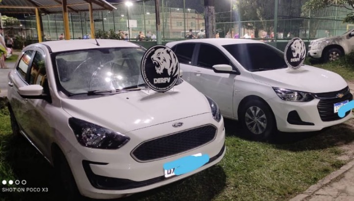 Dupla é presa alterando sinal identificador de carros roubados em Manaus