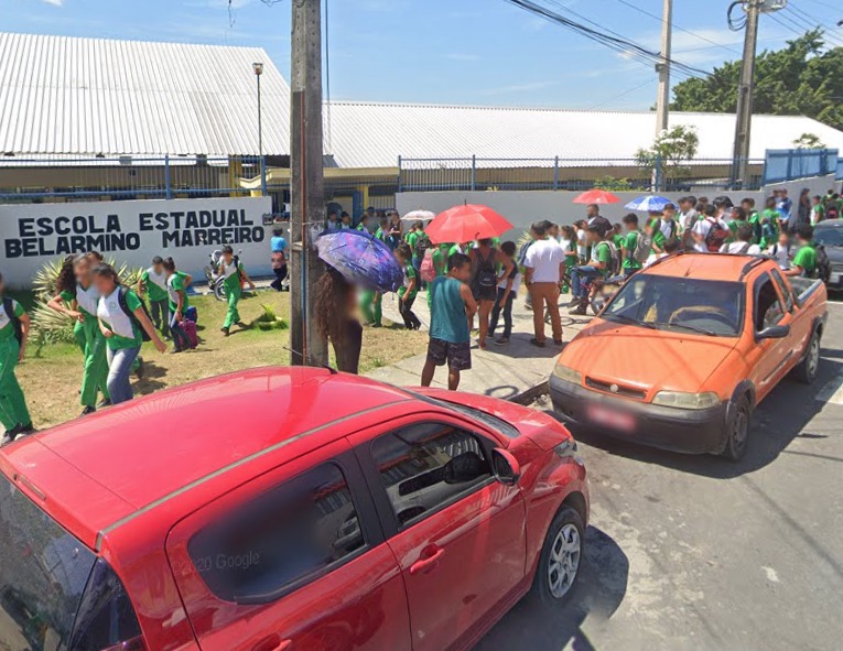 Adolescentes brigam em escola de Manaus e vídeo vai parar nas redes sociais