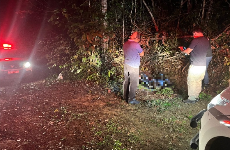 Corpo carbonizado e sendo consumido por animais é encontrado em Manaus