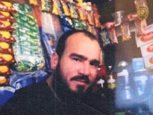 Homem mata adolescente que criticou seu carro