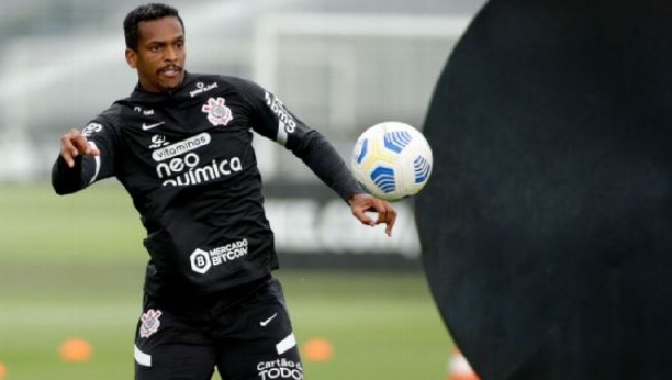 Jô é flagrado em roda de samba durante derrota do Corinthians; vídeo  