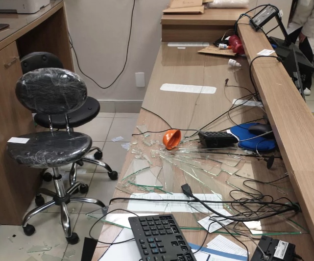 Homem quebra clínica odontológica após esposa reclamar de procedimento