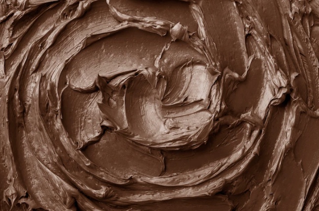 Funcionários da M&M caem em tanque de chocolate e dão trabalho a bombeiros