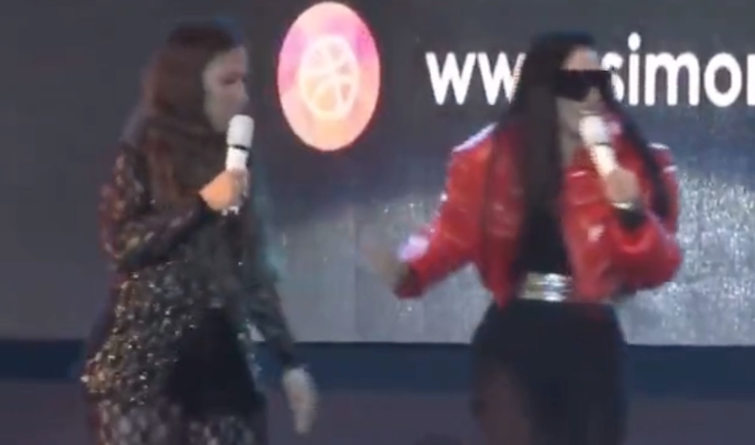 Simone canta sozinha e climão é instaurado após Simaria chegar no fim do show
