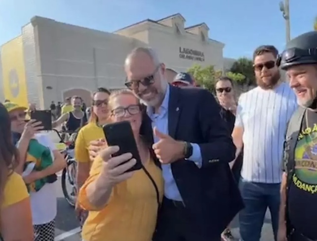 Mesmo foragido, Allan dos Santos se reúne com bolsonaristas nos EUA