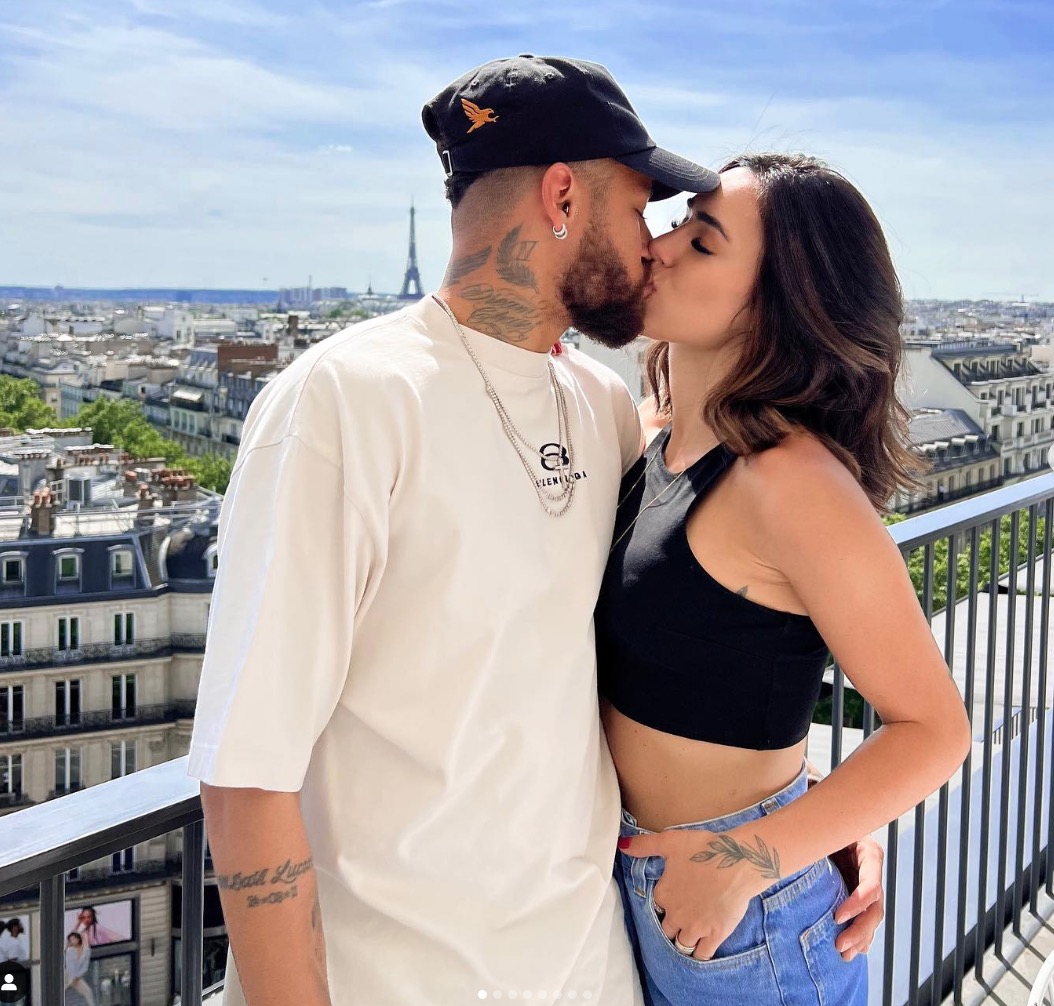 Bruna Biancardi abre álbum de fotos com Neymar em 1º Dia dos Namorados