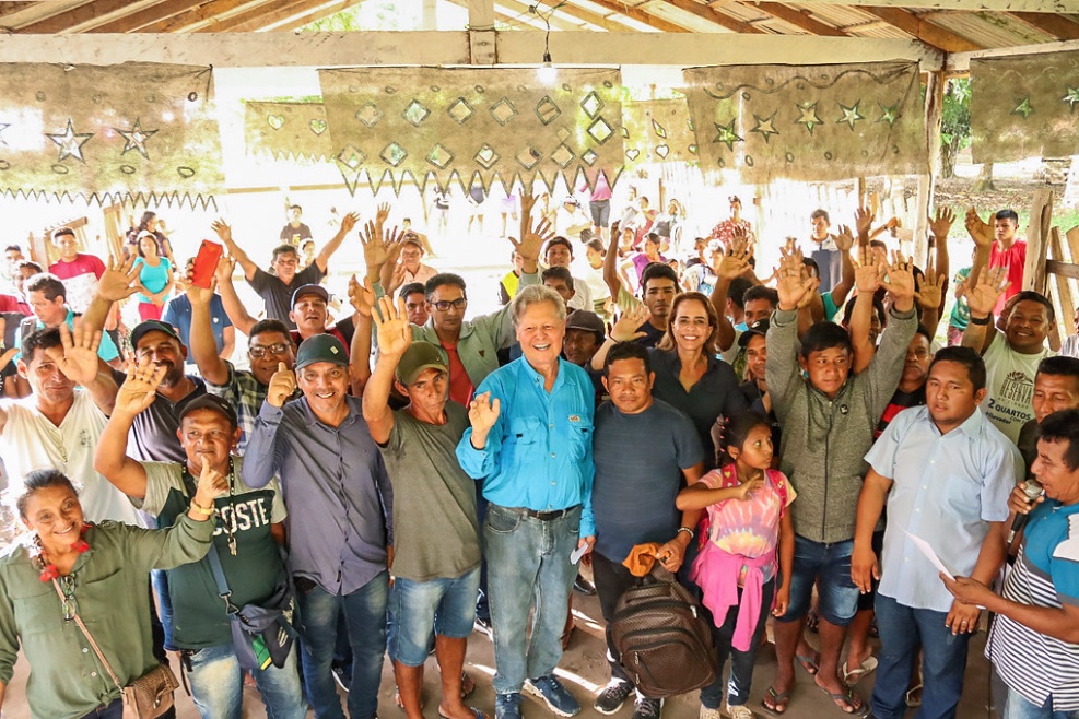 Arthur Virgílio visita comunidade indígena Sateré-Mawé em agenda pelo Amazonas