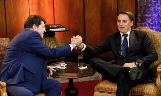 Datena vai conversar com Bolsonaro sobre candidatura e diz que ataques de 'radicais' o estimulam