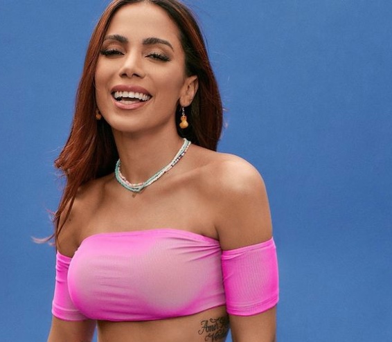 Anitta manda recado sobre depilação íntima de homens: 'vocês acham que é maneiro?'