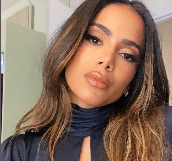 Anitta reage a comentário homofóbico da cantora Bruna Karla