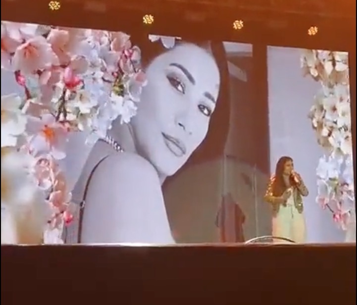 Simone faz homenagem à irmã em show e vira piada: ‘velório da Simaria’