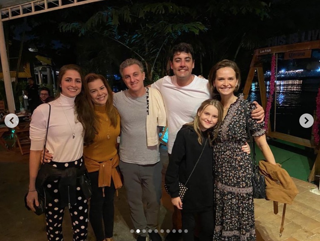 Fernanda Souza e namorada curtem aniversário de Bruno de Luca