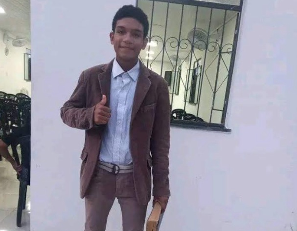 Família entra em desespero após adolescente desaparecer de casa em Manaus