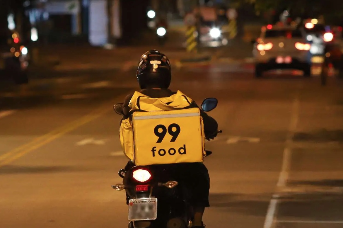 Motoboy pede indenização contra plataforma em Manaus; saiba o motivo