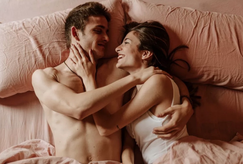 Confira 5 dicas para esquentar o clima na cama nesse inverno