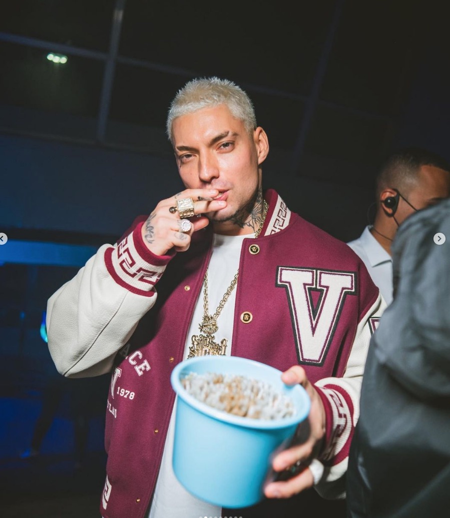 Filipe Ret mostra balde com cigarros de maconha em aniversário: ‘open beck’