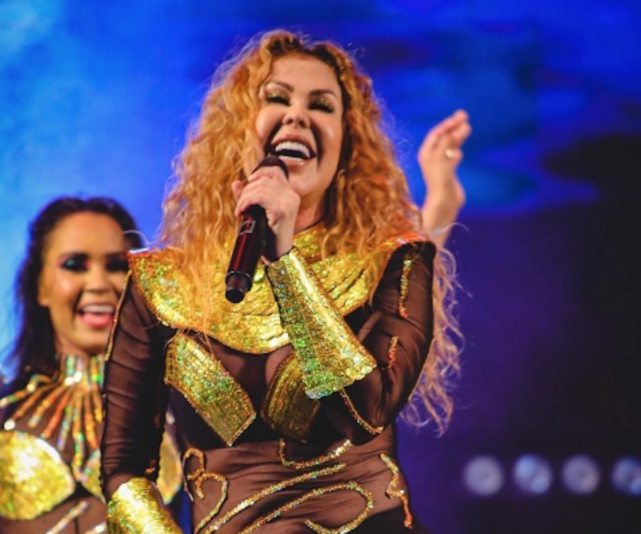 Joelma e Kevin O Chris agitam Festa dos Visitantes em Parintins