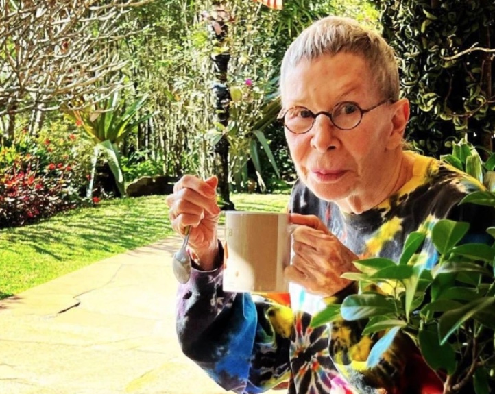 Rita Lee aparece em registro feito pelo marido após remissão do câncer