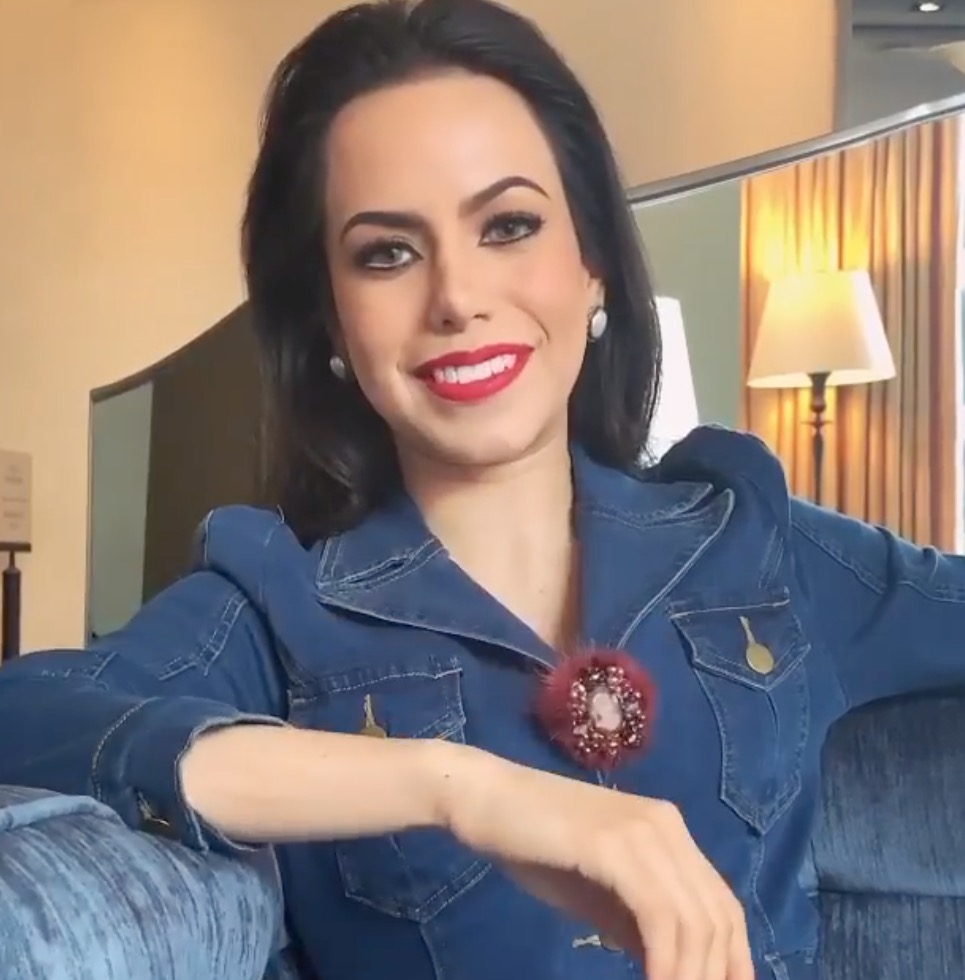 Cantora de 21 anos é assassinada pelo marido de 79 em restaurante