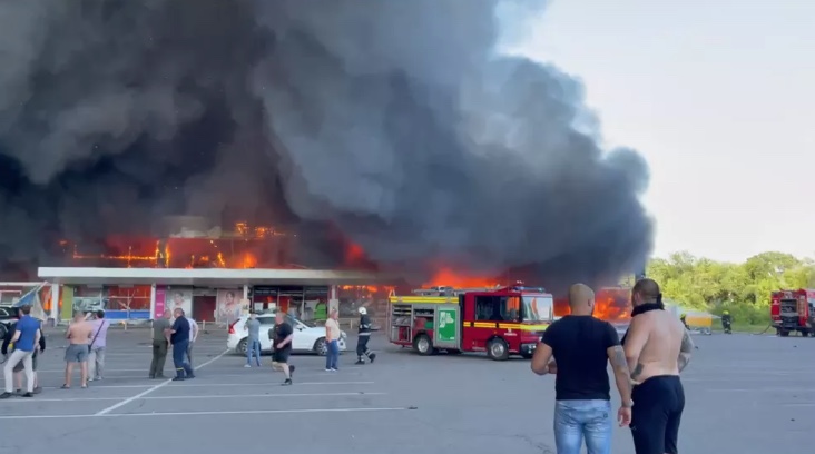 Ataque em shopping deixa mortos e feridos nesta segunda