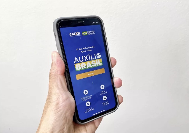 Senado aprova em 1º turno Auxílio Brasil de R$ 600 e vale-caminhoneiro