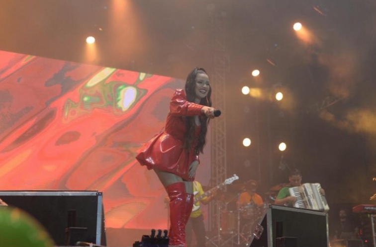 Público grita por Lula em show de Juliette e cantora reage; vídeo