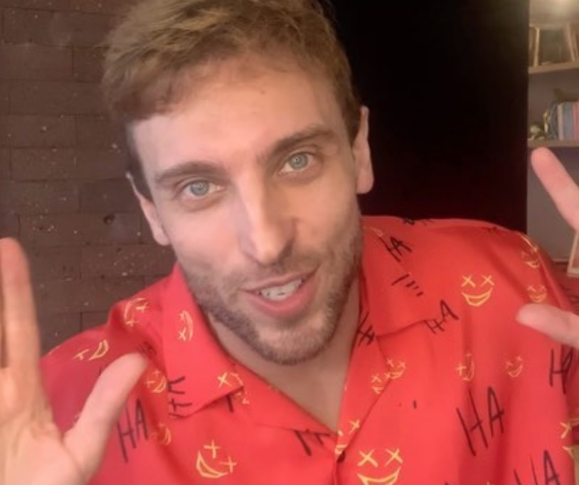 SBT demite Leo Lins após piada sobre criança com hidrocefalia 