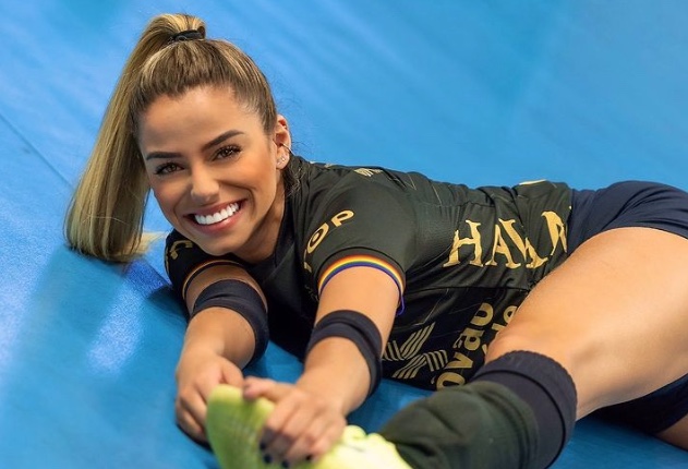 'Ganho 50 vezes mais na internet do que no vôlei', diz jogadora no Onlyfans