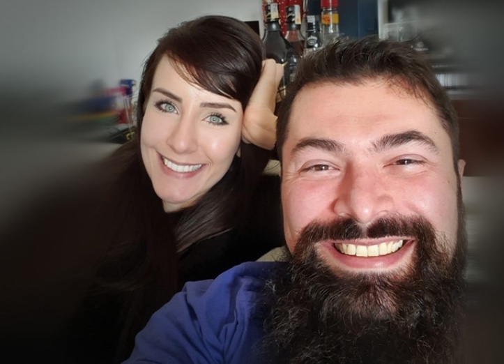 Justiça concluiu que namorada atirou em delegado e se matou em seguida 